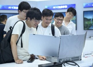 Cina, gli utenti dell’IA generativa superano quota 700 milioni