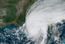 Usa, l’uragano Isaia raggiunge le coste della Florida. Venti a 165 km/h