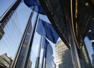 Commissione Ue propone rinvio di un anno per le norme sull’import di metano