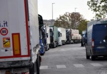 Revocati blocchi dei Tir in Sicilia, accordo in Prefettura a Catania