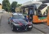 Stalker insegue l’ex a bordo di un autobus: tradito dal braccialetto elettronico finisce in manette
