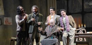 La lezione di Nucci: quando il dettaglio diventa teatro