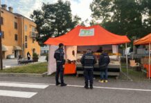 Carne senza tracciabilità e laboratorio abusivo: maxi sequestro al mercato contadino di San Benedetto Po
