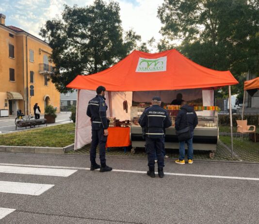 Carne senza tracciabilità e laboratorio abusivo: maxi sequestro al mercato contadino di San Benedetto Po