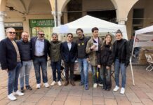 Pendolari in piazza: raccolta firme per cambiare i treni lombardi