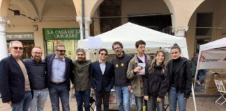 Pendolari in piazza: raccolta firme per cambiare i treni lombardi