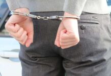 Ubriaco aggredisce i carabinieri con calci e pugni alla Sagra del Grana di Goito: arrestato 34enne