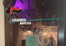 Suzzara, raid notturno alla piscina comunale: uffici a soqquadro e rubato il fondo cassa