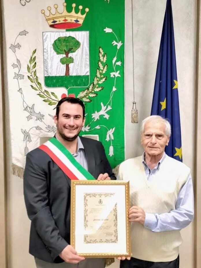 consegna-targa-ex-sindaco-antonio-beccari_4186857