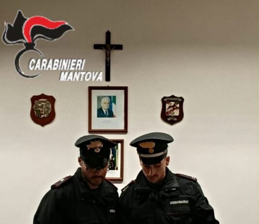 Controllo nella notte, in auto con droga e coltello: due arresti