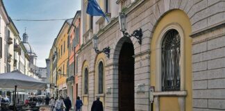 La politica vista dalla finestra di fronte a via Roma. Stefano Rossi: maggioranza e opposizione 0-0, e il pubblico sbadiglia