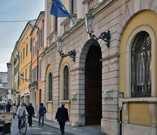 La politica vista dalla finestra di fronte a via Roma. Stefano Rossi: maggioranza e opposizione 0-0, e il pubblico sbadiglia