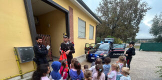 I Carabinieri incontrano i bambini della scuola dell’infanzia Bizzoccoli