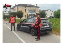 Fugge all’alt con la moto da cross senza targa: denunciato 19enne