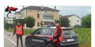 Fugge all’alt con la moto da cross senza targa: denunciato 19enne