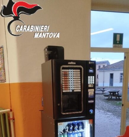 furto scuola