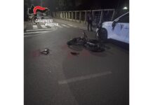 Incidente a Suzzara: scontro tra un’auto e un ciclomotore, sedicenne ferito trasportato in elisoccorso a Brescia