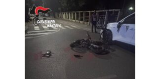 Incidente a Suzzara: scontro tra un’auto e un ciclomotore, sedicenne ferito trasportato in elisoccorso a Brescia