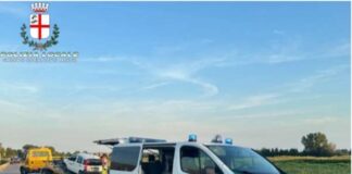 Provoca un maxi incidente senza patente, scappa a piedi e denuncia il furto dell’auto: incastrato 31enne