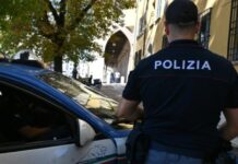 Aggredisce i poliziotti e distrugge il pronto soccorso: arrestato un 25enne