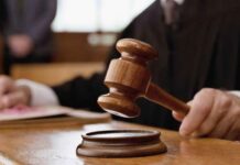 Botte e vessazioni ai genitori, figlio assolto per vizio totale di mente