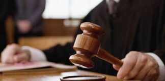 Botte e vessazioni ai genitori, figlio assolto per vizio totale di mente